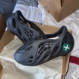 Adidas Yeezy Foam RNR Onyx
